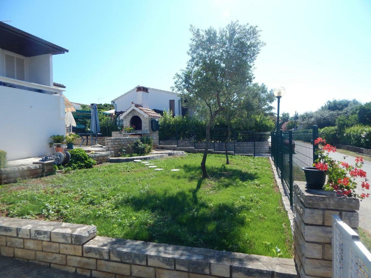 Apartman Duje Petrčane Exterior foto