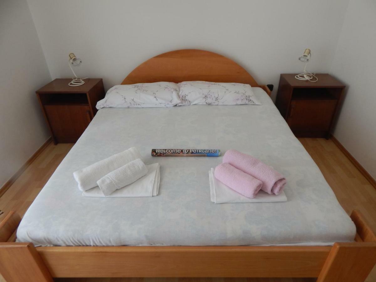 Apartman Duje Petrčane Exterior foto