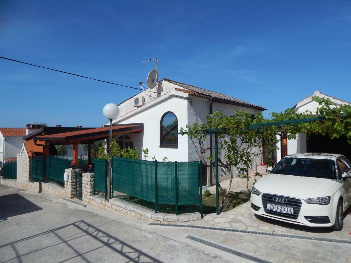 Apartman Duje Petrčane Exterior foto