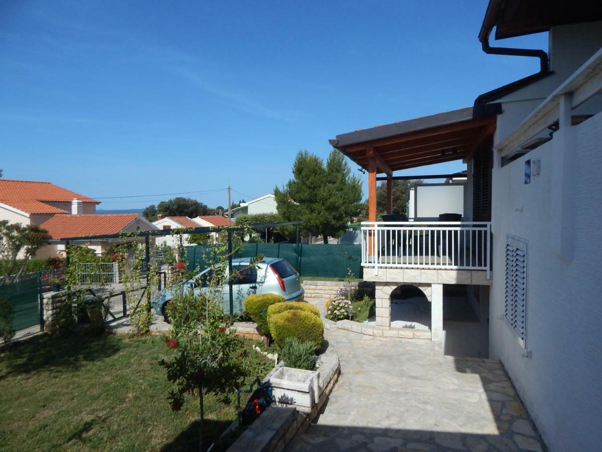 Apartman Duje Petrčane Exterior foto