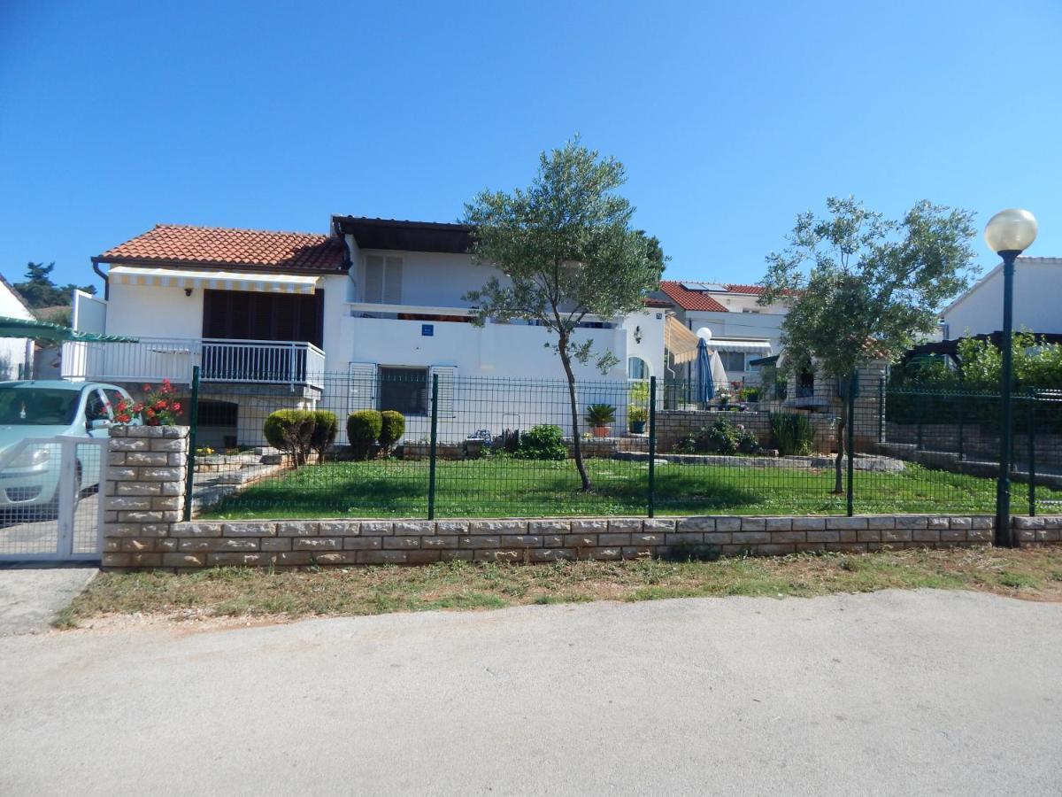 Apartman Duje Petrčane Exterior foto